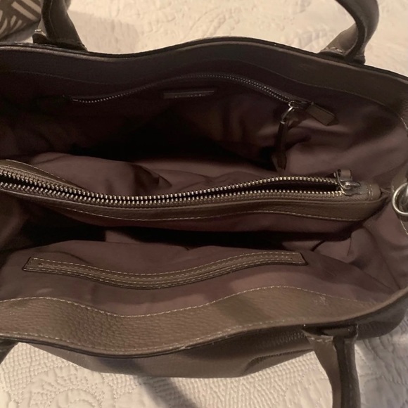 Beautiful Tory Burch bag ONLY - Picture 3 of 4